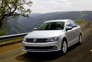 |... So leistet der neue Jetta 2.0 TDI Clean Diesel jetzt 110 kW / 150 PS und erfüllt ab Marktstart bereits die in USA kommende Abgasnorm LEV3/ Tier3 ...| DB2014AU00399 jetta 2014 3 350