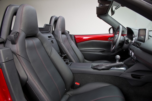 MX-5 2014 ParisMS interior 03  jpg300