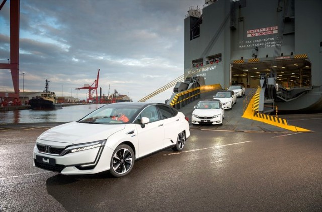 100083 First Honda Clarity Fuel Cell Arrives in Europe