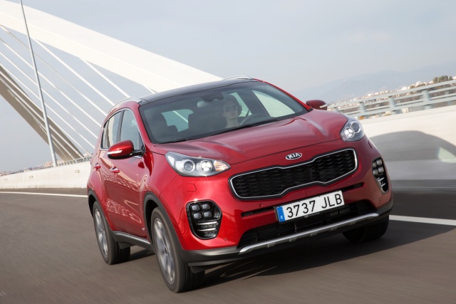 Neue Version des 1.7 CRDi* mit 104 kW (141 PS) und DCT, auch in Sportversion GT Line erhältlich neuer sportage aussen 052