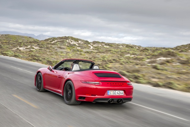 Der GTS ist auch als Cabrio verfügbar P17 0077