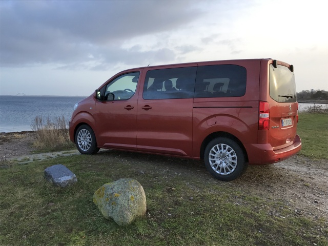 Wer richtig viel Platz brauch, sollte sich den 7-Sitzer Peugeot Traveller ansehen IMG 1598