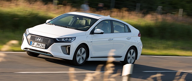 hyundai-ioniq-plug-in-hybrid-header 640