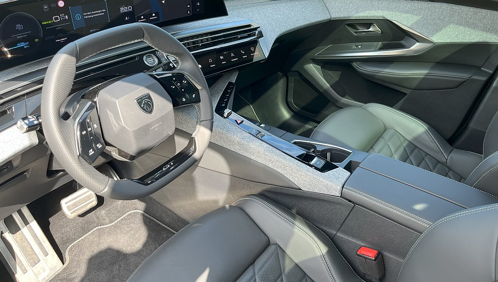 PEUGEOT e-3008 GT