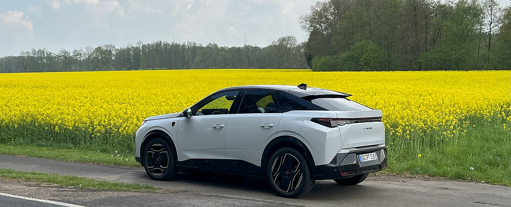 PEUGEOT e-3008 GT